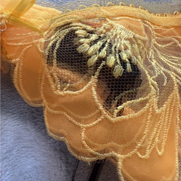 MIA
GARTER BELT - Picture 10 of 11